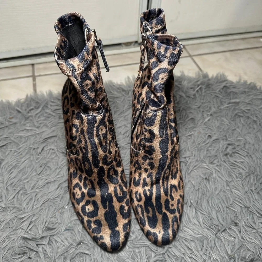 Steve Madden Edit Velvet Chunky Leopard Sock Booties in size 8.5.